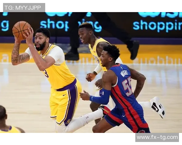 2021年湖人与活塞的激烈对决回顾与精彩瞬间分析 2021年湖人与活塞的激烈对决回顾与精彩瞬间分析